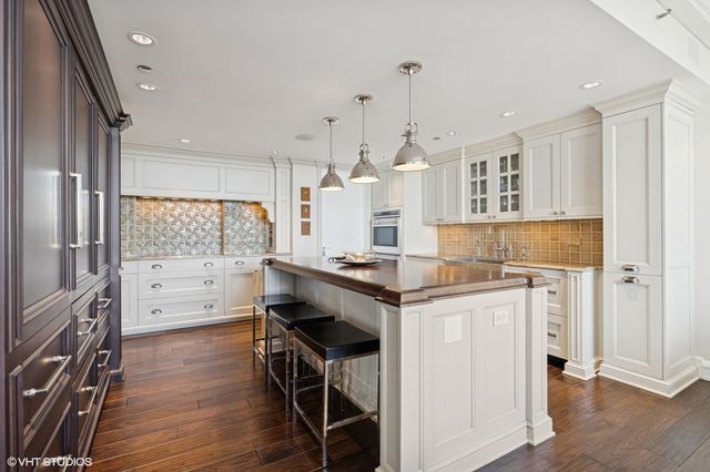 180 E PEARSON Street 4801, Chicago, IL 60611