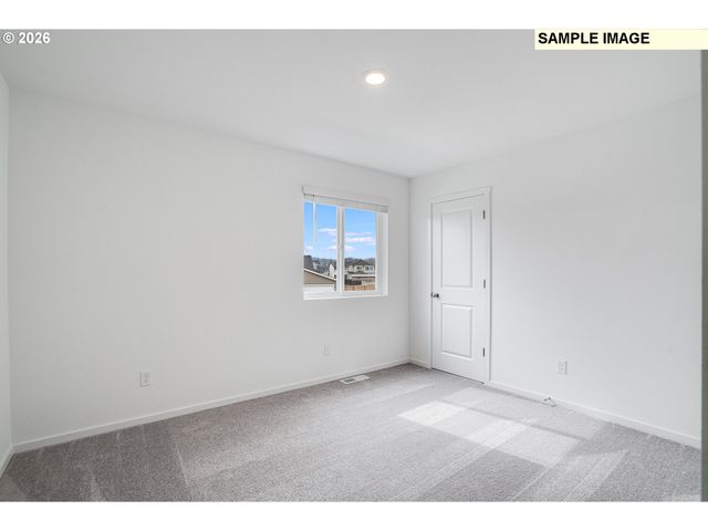 5766 Bainbridge Rd, Eugene, OR 97402