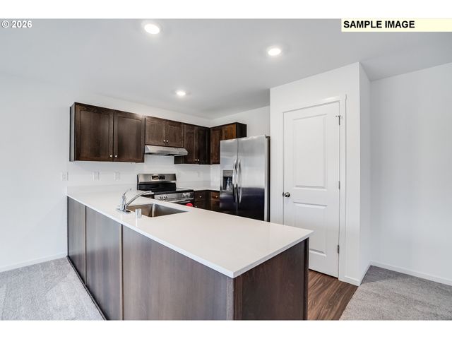 5766 Bainbridge Rd, Eugene, OR 97402