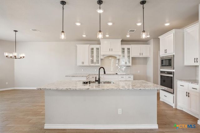 1701 Meadow Crest Drive, Salado, TX 76571