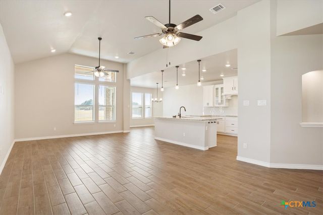 1701 Meadow Crest Drive, Salado, TX 76571