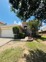 4648 Park Bend Drive, Fort Worth, TX 76137