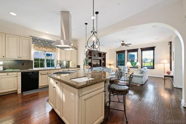 7936 Entrada De Luz W, San Diego, CA 92127