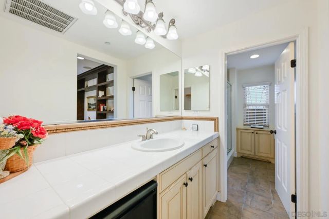 7936 Entrada De Luz W, San Diego, CA 92127