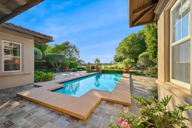 7936 Entrada De Luz W, San Diego, CA 92127