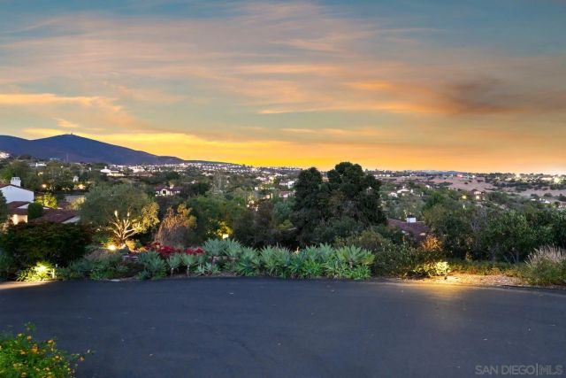 7936 Entrada De Luz W, San Diego, CA 92127