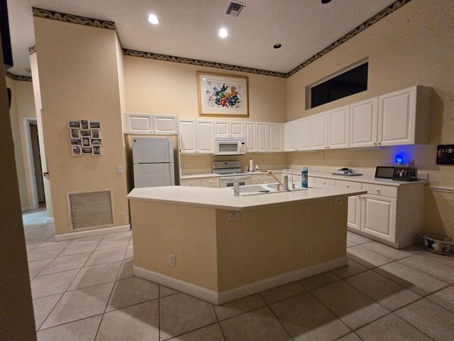 6846 Fairway Lakes Drive, Boynton Beach, FL 33472