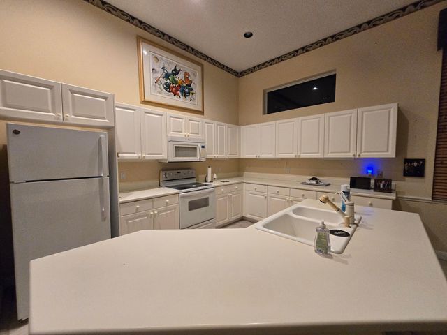 6846 Fairway Lakes Drive, Boynton Beach, FL 33472