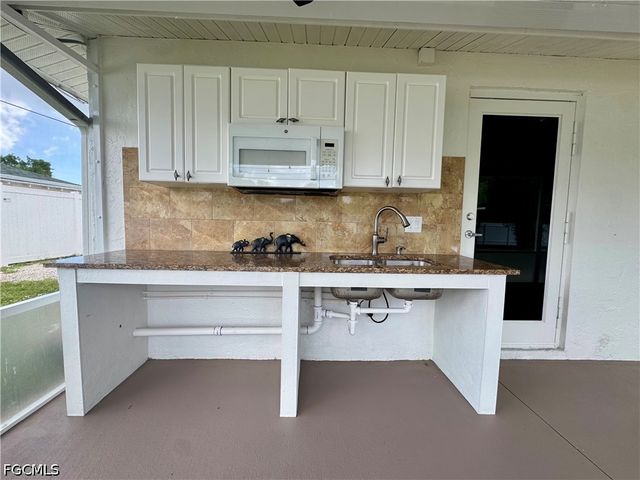 2200 51st TER SW, Naples, FL 34116