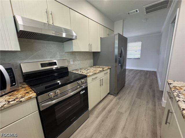 2200 51st TER SW, Naples, FL 34116