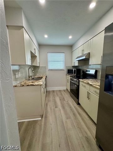 2200 51st TER SW, Naples, FL 34116