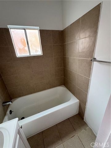 1636 Pacific, Long Beach, CA 90813