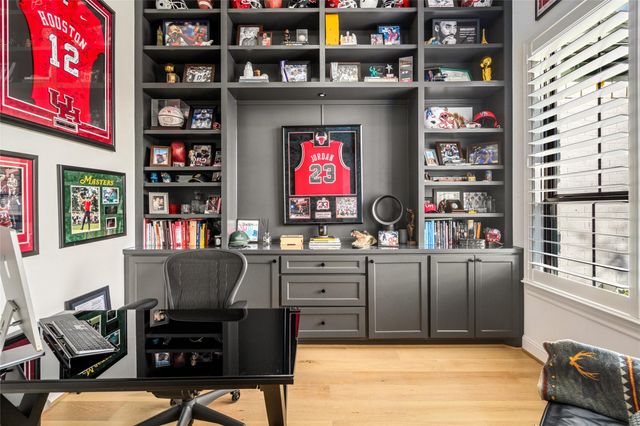 60 Venetia Grove Drive, Tomball, TX 77375