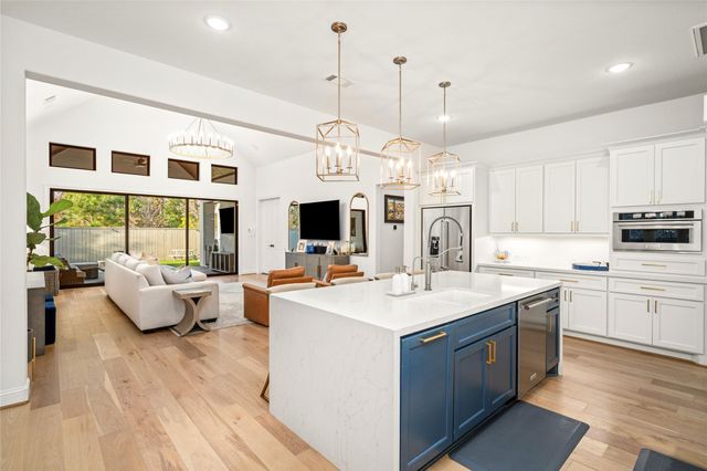 60 Venetia Grove Drive, Tomball, TX 77375