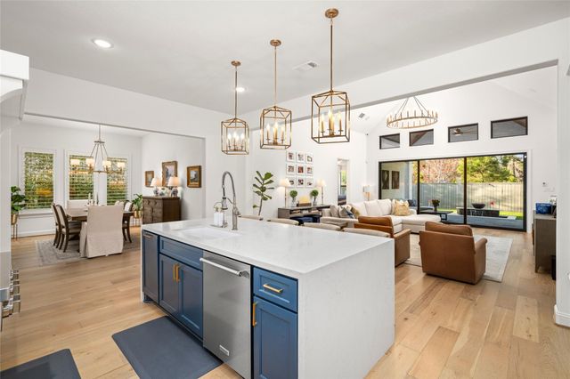 60 Venetia Grove Drive, Tomball, TX 77375