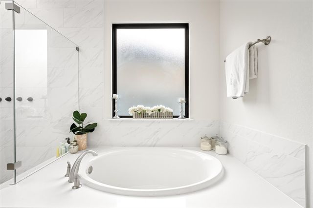 60 Venetia Grove Drive, Tomball, TX 77375