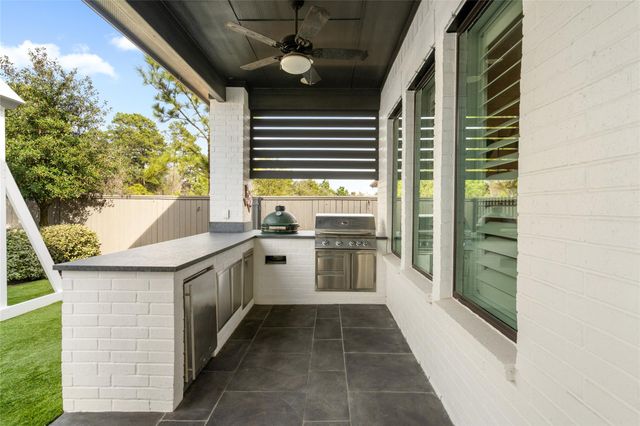 60 Venetia Grove Drive, Tomball, TX 77375