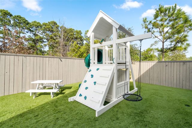 60 Venetia Grove Drive, Tomball, TX 77375