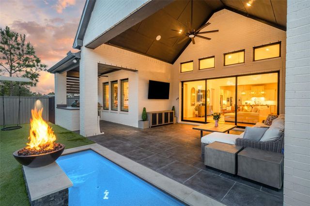 60 Venetia Grove Drive, Tomball, TX 77375