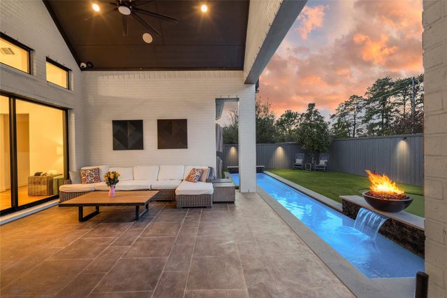 60 Venetia Grove Drive, Tomball, TX 77375