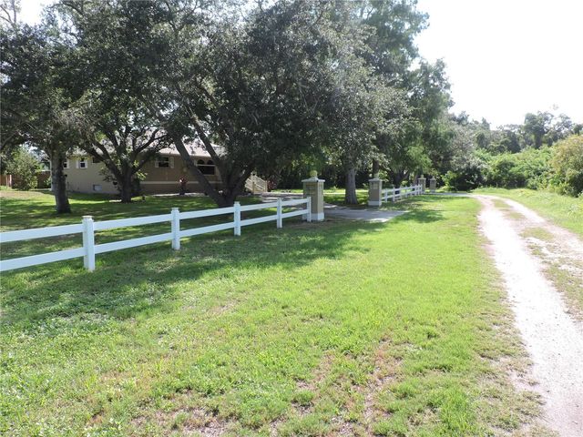 905 COLONIAL ROAD, Venice, FL 34293
