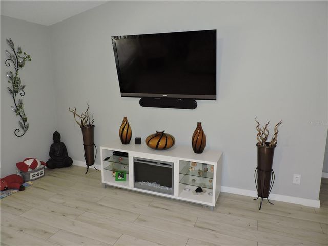 905 COLONIAL ROAD, Venice, FL 34293