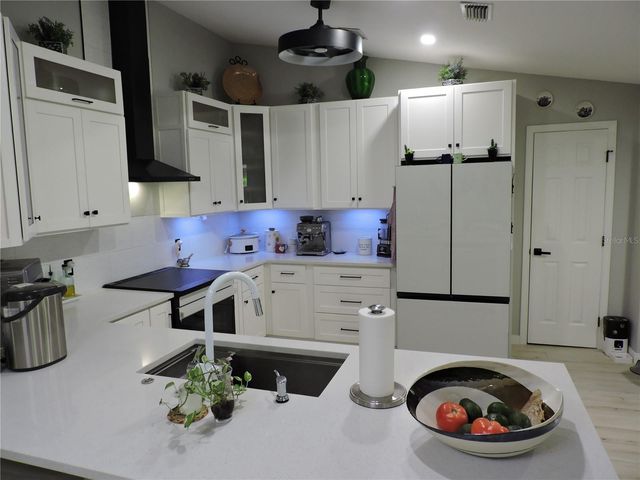 905 COLONIAL ROAD, Venice, FL 34293