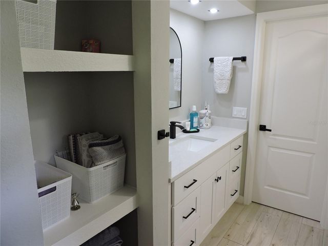 905 COLONIAL ROAD, Venice, FL 34293
