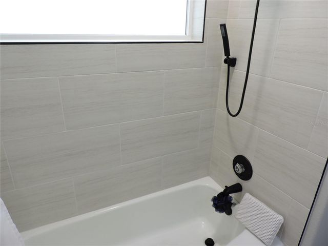 905 COLONIAL ROAD, Venice, FL 34293