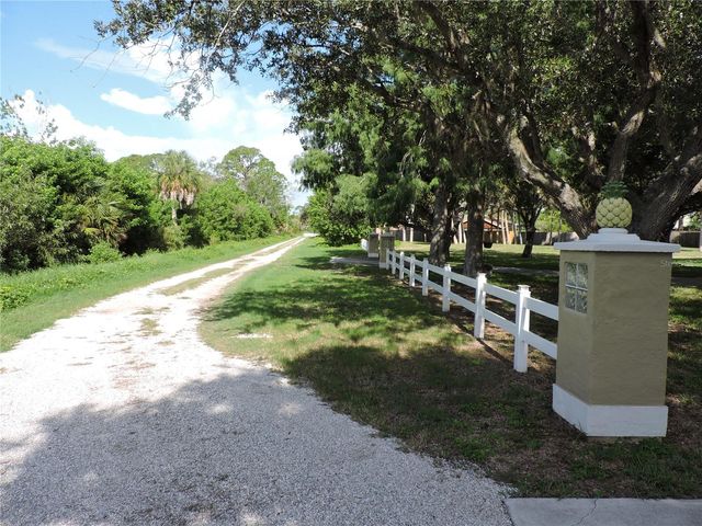905 COLONIAL ROAD, Venice, FL 34293
