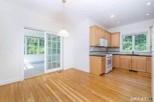 9 Ashton Circle, Simsbury, CT 06070