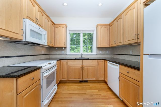 9 Ashton Circle, Simsbury, CT 06070