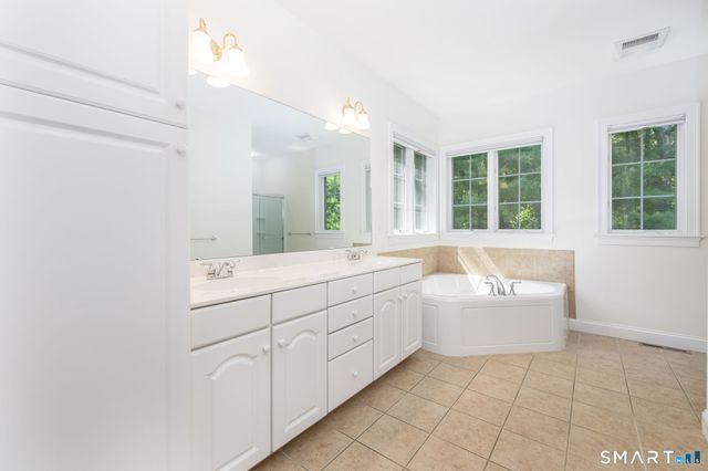 9 Ashton Circle, Simsbury, CT 06070