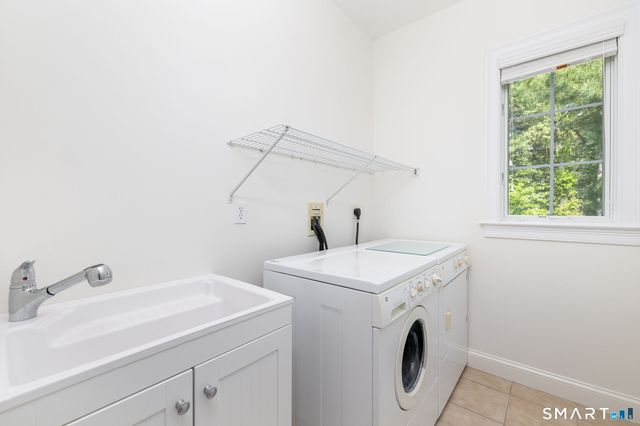 9 Ashton Circle, Simsbury, CT 06070