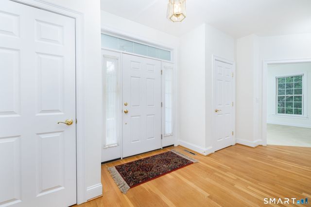 9 Ashton Circle, Simsbury, CT 06070