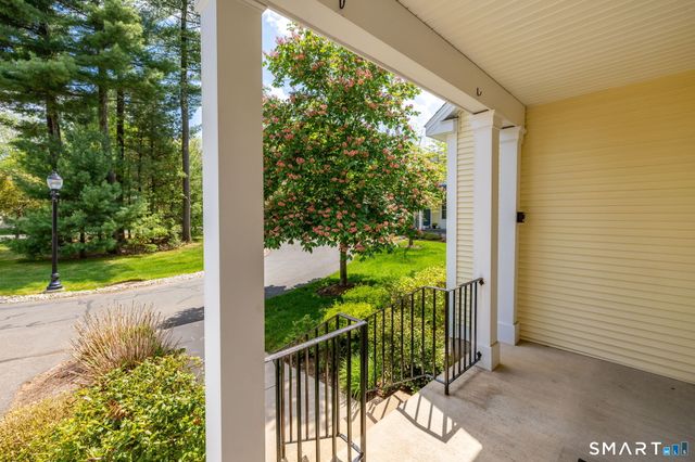 9 Ashton Circle, Simsbury, CT 06070