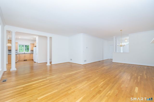 9 Ashton Circle, Simsbury, CT 06070