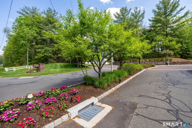 9 Ashton Circle, Simsbury, CT 06070