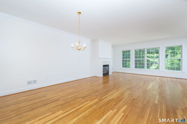 9 Ashton Circle, Simsbury, CT 06070