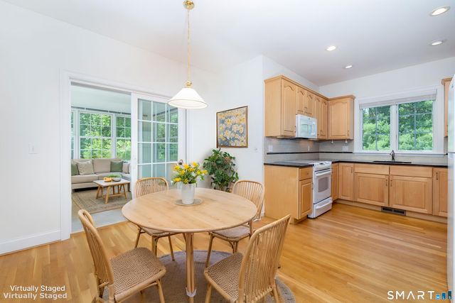 9 Ashton Circle, Simsbury, CT 06070