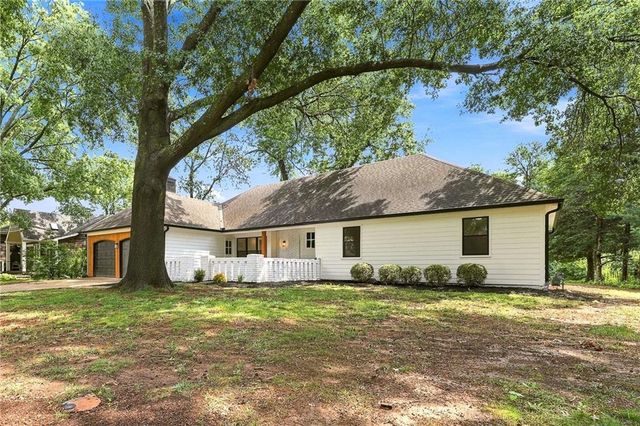 10131 Linden Street, Overland Park, KS 66207