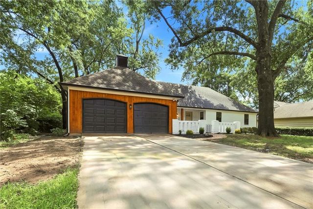 10131 Linden Street, Overland Park, KS 66207