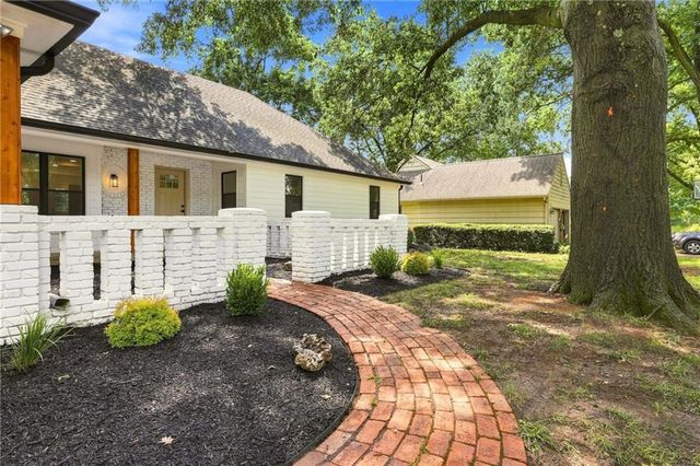 10131 Linden Street, Overland Park, KS 66207