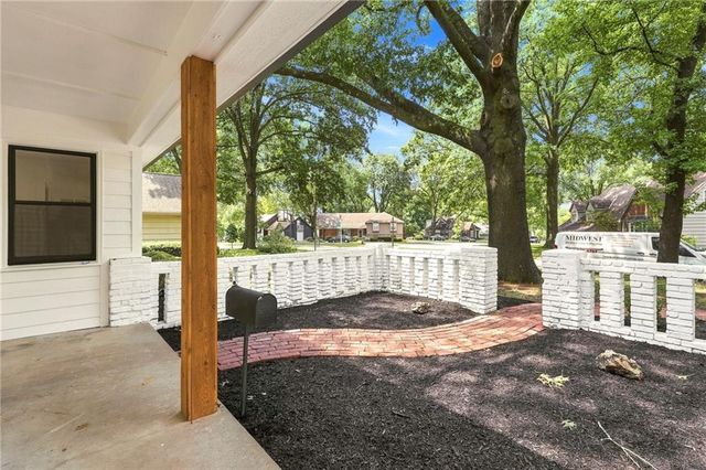 10131 Linden Street, Overland Park, KS 66207
