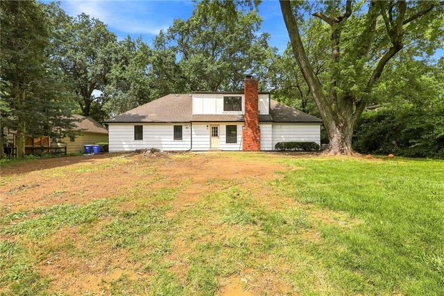 10131 Linden Street, Overland Park, KS 66207