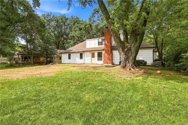 10131 Linden Street, Overland Park, KS 66207