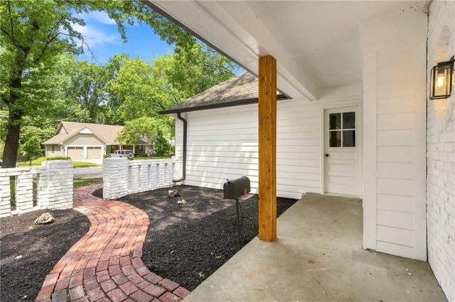 10131 Linden Street, Overland Park, KS 66207