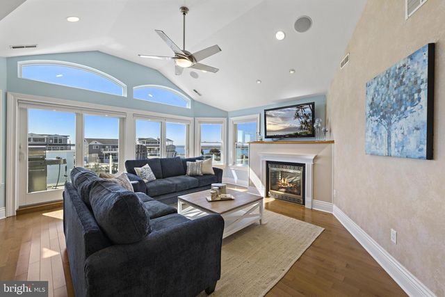 359 W 12TH ST, Ship Bottom, NJ 08008