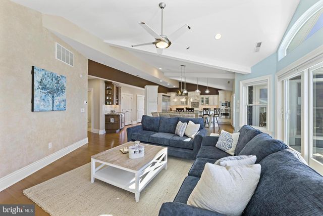 359 W 12TH ST, Ship Bottom, NJ 08008