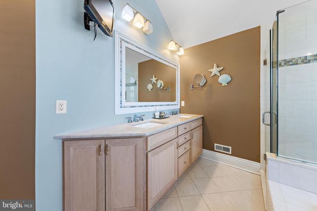 359 W 12TH ST, Ship Bottom, NJ 08008